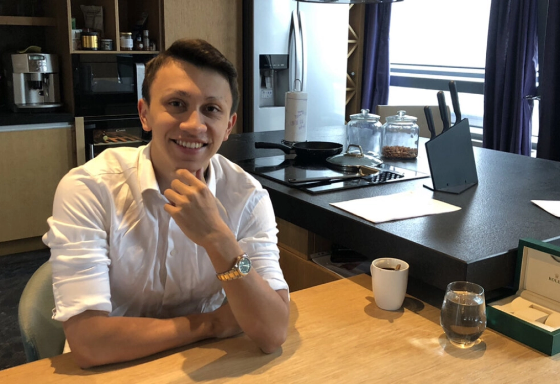 Very few people go from bagging groceries with $0.21 in their bank account to making over $400,000 a month with a 75% profit margin in 700 days. And even fewer people do this at the age of 23 years. Yet, Bastiaan Slot has managed to achieve both feats. He credits his success to chasing inspiration, but today, he himself is an inspiration to many.