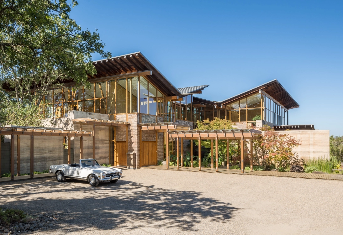 With three separate residences and a bountiful vineyard, Meteor Vineyard Estate boasts the best residential accomodations Napa Valley has to offer.