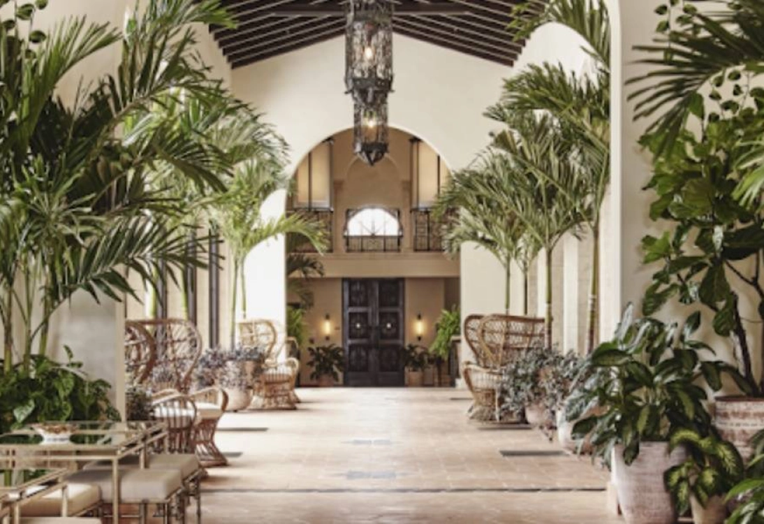A test of time that still preserves the glamour that once defined Miami is one way to describe the iconic Four Seasons at the Surf Club. This magnificent resort in the quaint oceanfront town of Surfside is like no other. It looks toward an ambitious future in which the only goal is offering the best lodging experiences blending history, over-the-top hospitality and an appreciation for comfort.