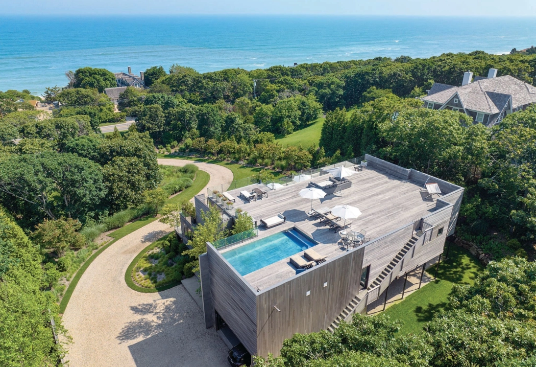 Luxury Coastal Retreat: Modern Montauk Home with Ocean Views