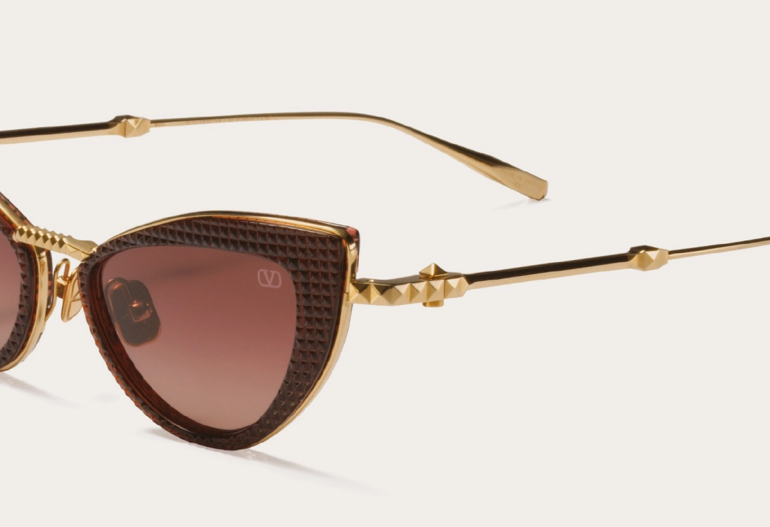 Valentino Aviators & More: New Akoni Eyewear Collection 2023 display picture 3