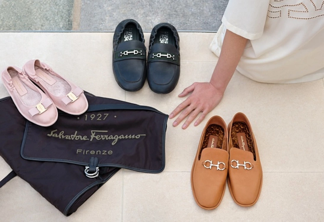 ス*ン様 Salvatore Ferragamo ボリュームソール ヌバックロー Step Into Summer with Ferragamo's Nomadic Stories Shoes