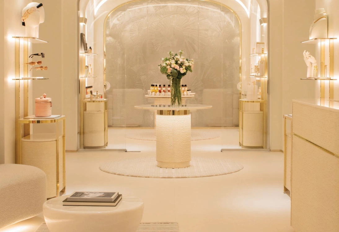 Dior debuts a newly reimagined spa at the iconic Hôtel Plaza Athénée in Paris, giving us one more reason to tomber amoureux with the iconic hotel.