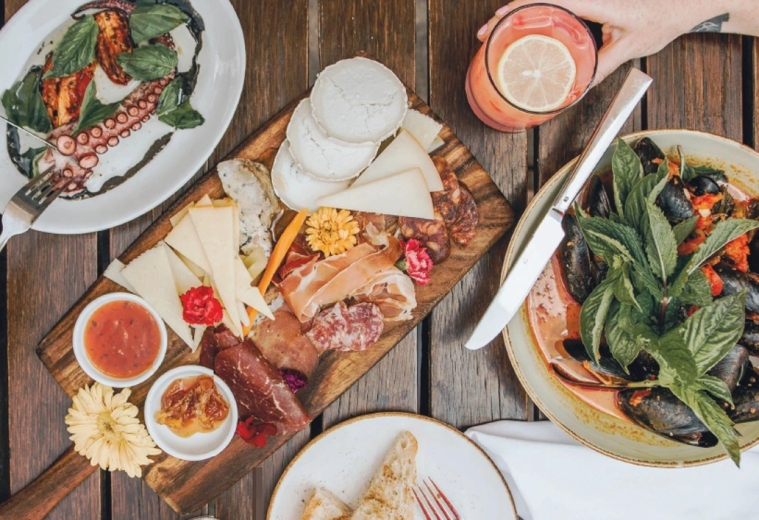 Best restaurants in Atlanta by neighborhood | Travel | Hilton, image size:1094x750