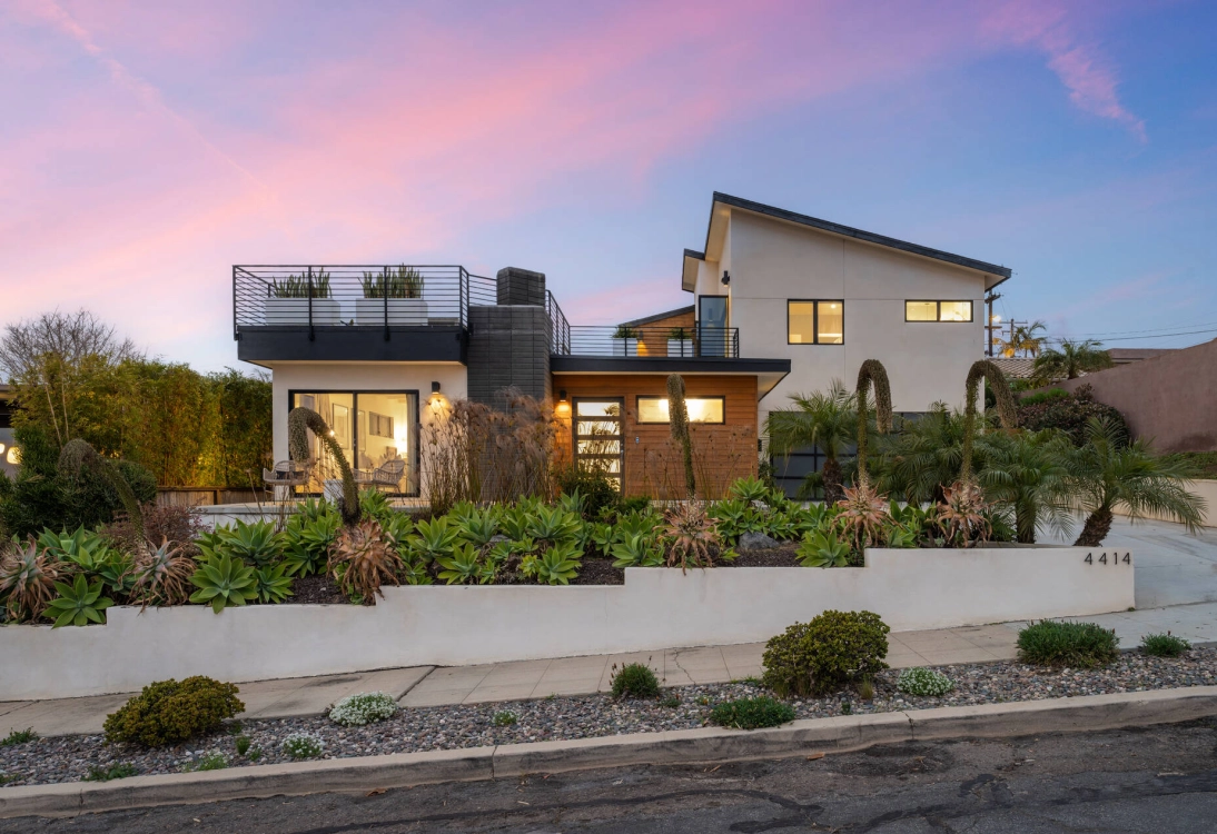 house on the hill 90サイズ ホース Sunset Cliffs Home: Luxurious Ocean View Retreat for Sale