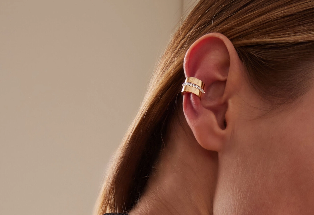 large_savolinna-gold-be-spiked-ear-cuff-single-row-in-diamonds (1) Cropped (1)