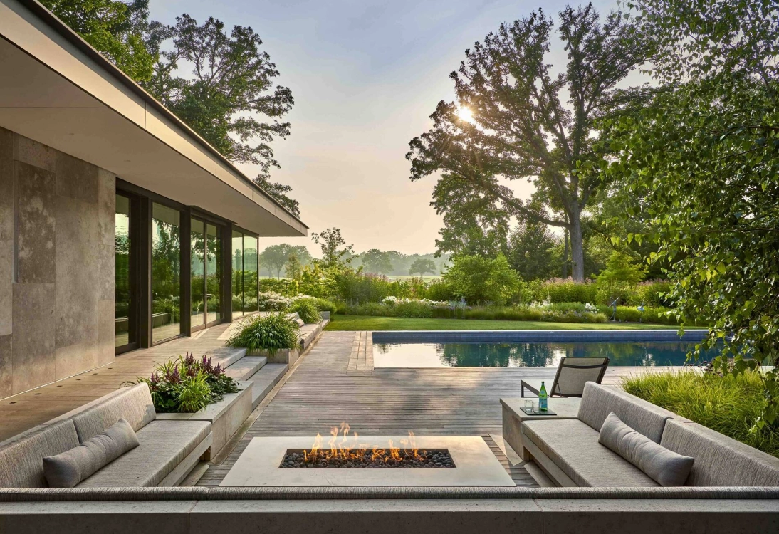 Seamless Indoor-Outdoor Living in Deerfield's Design Award Winner