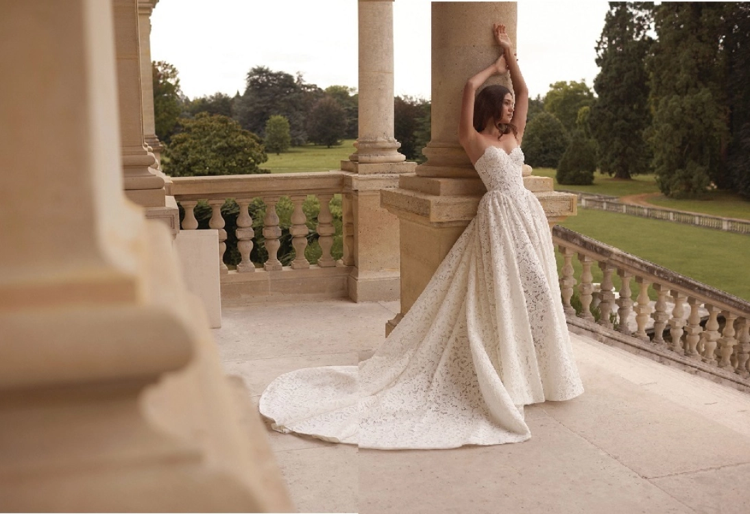 2026 Bridal Fashion Trends: Elegance, Structure & Floral Art