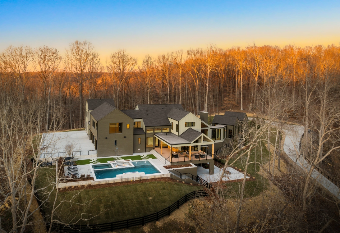 house on the hill 上下セット90 Uncover A Private 10-Acre Estate In Franklin With Natchez Valley Views
