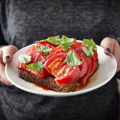 Support local businesses and enjoy fresh, seasonal fare with our top picks for the best farm-to-table eateries in Chicago.