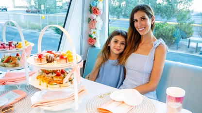 Cafe On The Strip_Founder, Yolanda Drai with daughter