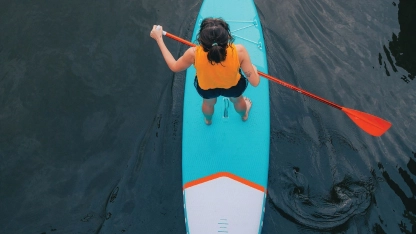 Paddlers will descend on Lake Austin for Flatwater, a nonprofit organization providing mental health therapy for those affected by a cancer diagnosis. PHOTO BY OLEH SLOBODENIUKGETTY IMAGES