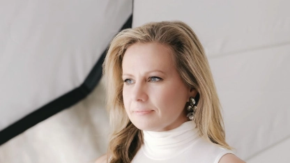 Sarah DiCicco has been photographing weddings for over twenty years. PHOTO BY ALISON CONKLIN; MAKEUP BY JEN FARHOOD