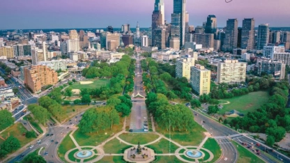 A bird’s eye view of
the Benjamin Franklin
Parkway. PHOTO BY ELEVATEDANGLES/VISIT PHILADELPHIA