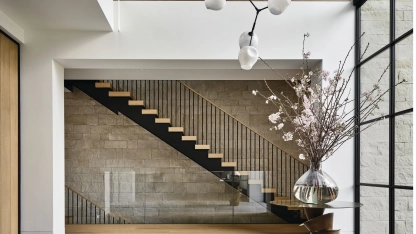 The design goals for the new South Bay home enable a young family to cherish a gathering place for friends and family.  photographed by JONATHAN MITCHELL, @JONATHANMITCHELLPHOTO