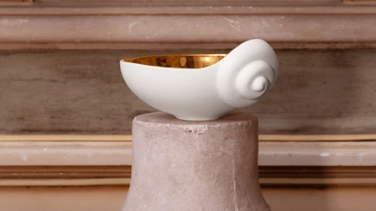L’OBJET and Jessica McCormack have launched a tabletop collection reminiscent of fine jewelry; the Shell bowl is crafted from porcelain with gold-plated details.