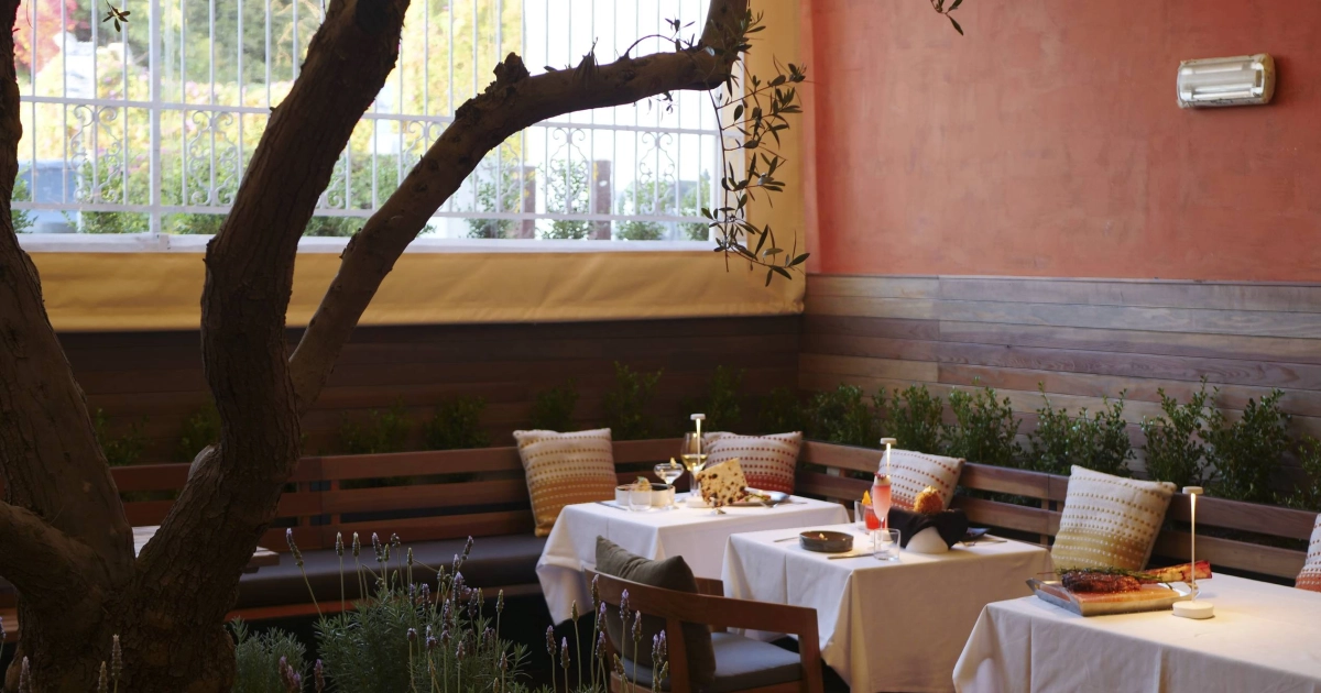 洋書NEW RESTAURANTS IN ITALY/シルヴィオ・サン・ピエトロ Florence_Patio_1.jpg.webp?