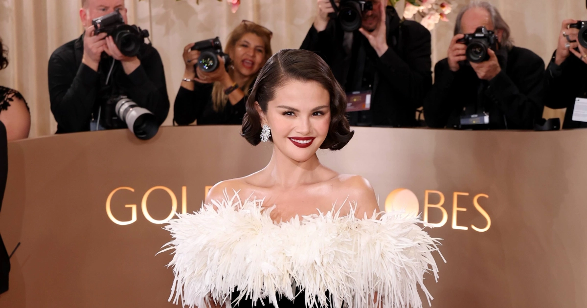 Selena Gomez Stuns in Chanel at Golden Globes Selena Gomez Stuns in Chanel at Golden Globes