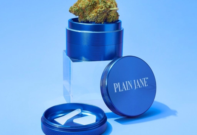 When founders Evan Marshall and Lindsey Holthaus started Plain Jane in 2018, all they wanted was to make a low-cost CBD option accessible to everyone.
