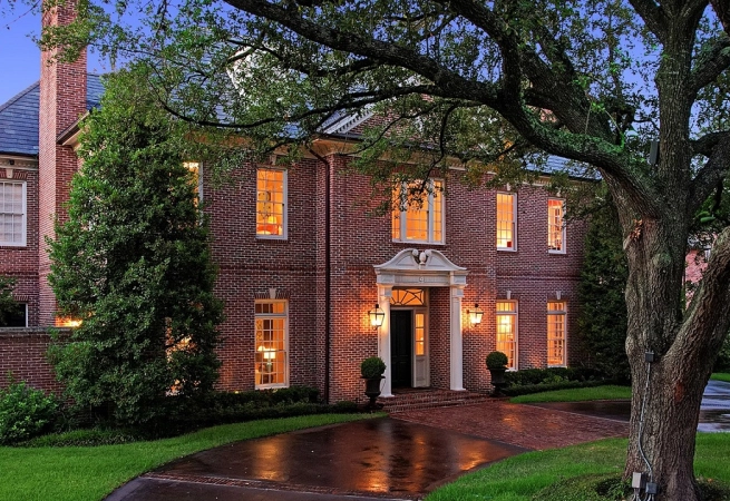 This palatial home is truly a paradisal River Oak escape that both exudes modernity while also capturing the pastoral ambience of a classic colonial home.