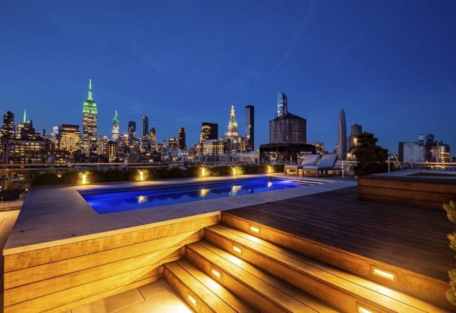 Here, we’ve rounded up three on-the-market homes with private rooftop pools that have us positively drooling.
