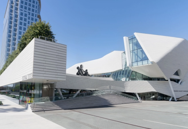 Explore Costa Mesa’s bustling arts, shopping and dining scenes through our comprehensive guide to this eclectic city.