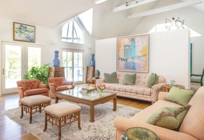 At a hop, skip and a jump from Philadelphia, this Meadowbrook property gives homeowners a lush escape from the bustling city.