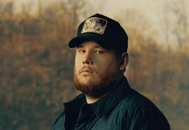 Here's everything you need to know about Luke Combs' Growin' Up and Gettin' Old Tour shows in Los Angeles.