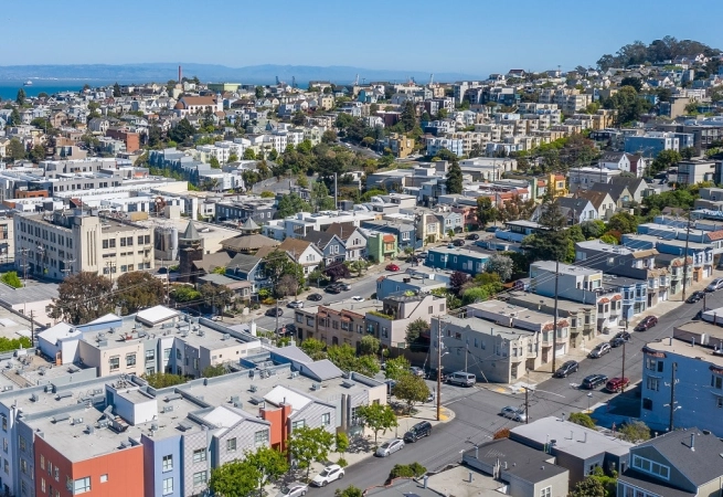 From Bottom of the Hill, to Plow, Anchor Brewing, and more, Potrero Hill is a scenic neighborhood by Mission and Dogpatch famous for movies, music, and food.