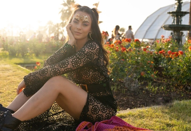 From gourmet food trucks to private bathrooms, side-stage viewing platforms, on-site beauty bars and golf-cart transpo, these VIP tickets are over-the-top.