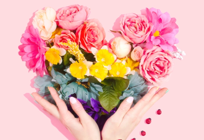 Urbanstems' installation highlights the overall sentiment of acting in kindness "just because," at a time when our city and country need it the most.