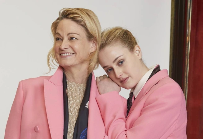 Anna sat down alongside her mother to discuss her new role in HBO's Gossip Girl reboot and what it takes to stay grounded in today's industry.