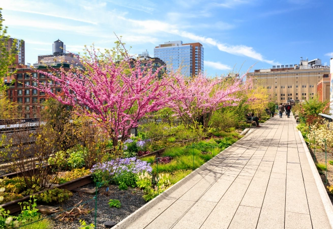 Plan your next day at The High Line with these spots along your walk. From steakhouses and seafood to tapas and tacos, you’ll be leaving rejuvenated.