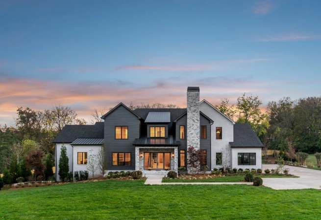 Explore this newly built Nashville luxury home featuring a chef’s kitchen, spa-like primary suite, resort-style pool, and high-end design details in the scenic Oak Hill neighborhood.