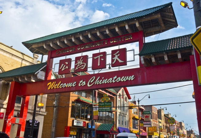 Explore the vibrant culture of Chicago’s Chinatown, home to stunning architecture, iconic landmarks and authentic cuisine. From scenic strolls in Ping Tom Park to delicious dim sum at Phoenix Restaurant, discover the best attractions, dining spots and cultural experiences in this historic enclave.