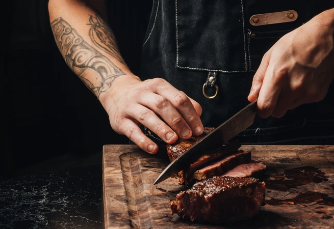 Steak_Cutting_Action_Shot