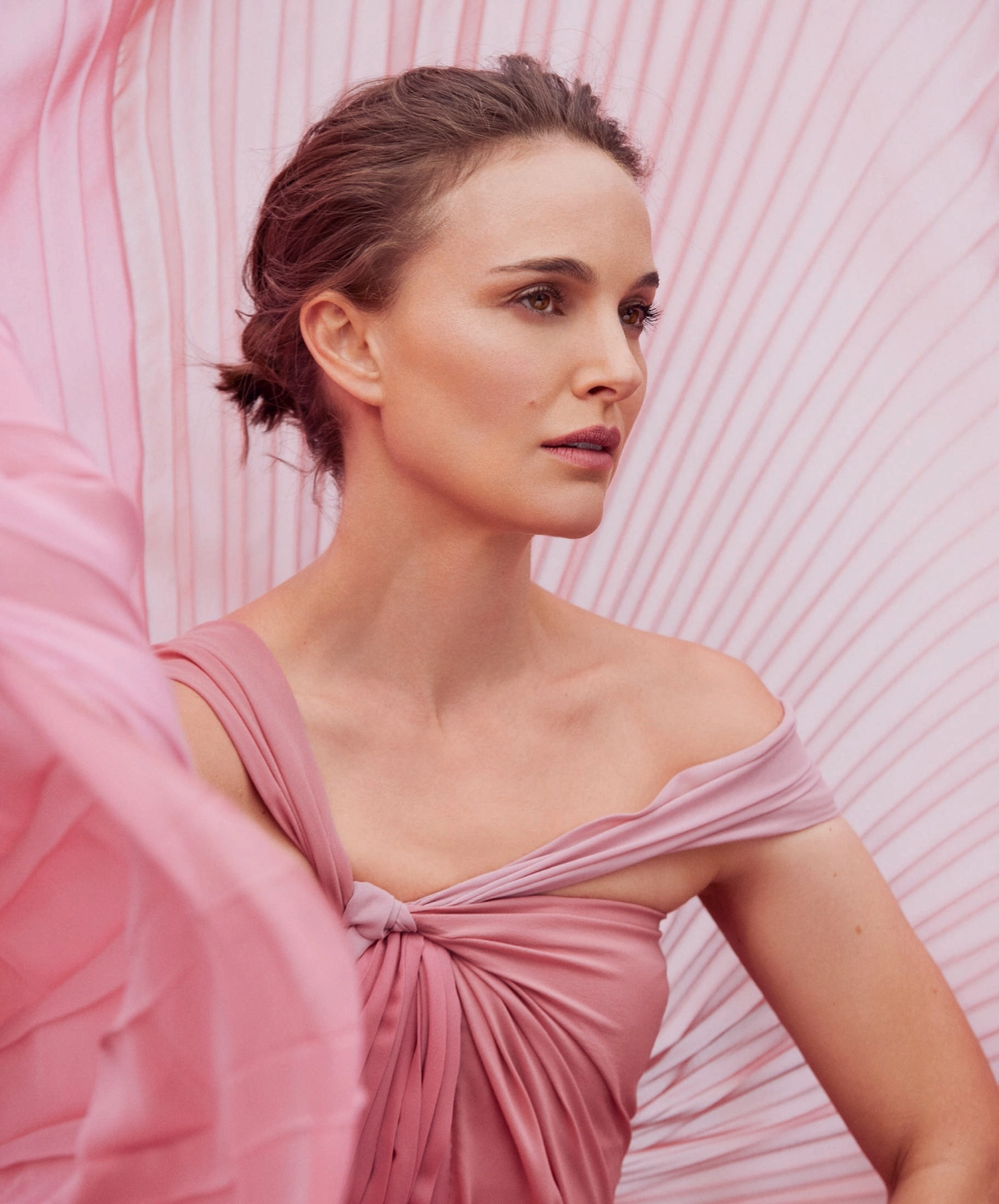 Natalie Portman Shines: Marvel Star \u0026 Dior Icon, image size:1320x1591