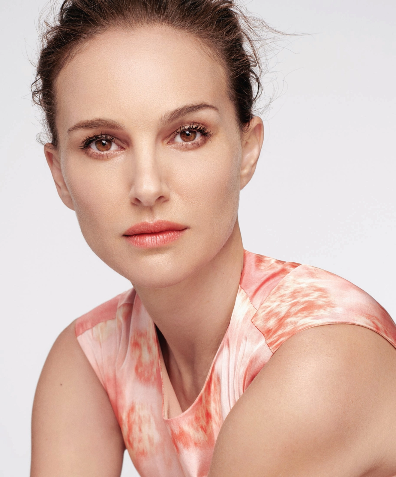 Natalie Portman Shines: Marvel Star \u0026 Dior Icon, image size:1320x1591