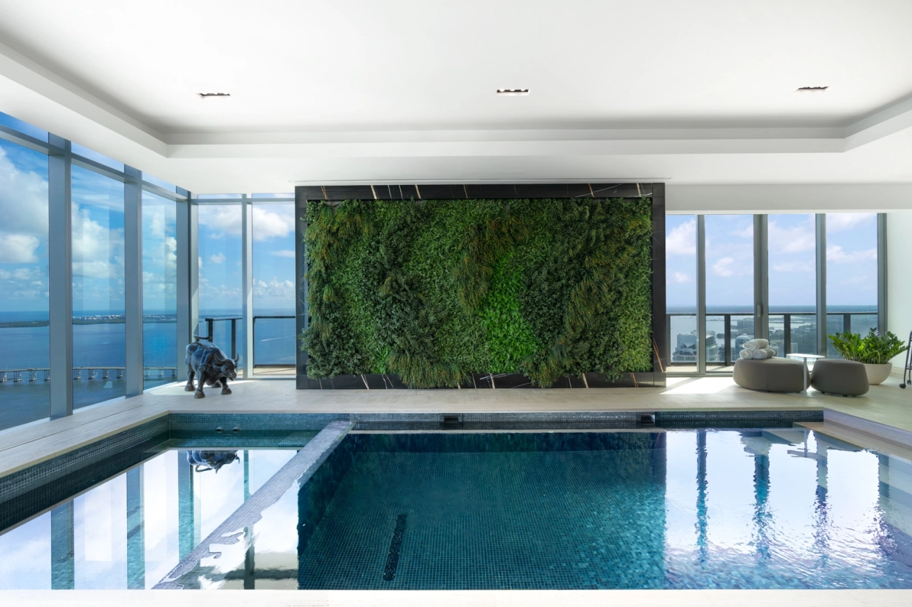 Stunning Glass Mansions in Miami: Luxury Living Redefined, image size:1320x879