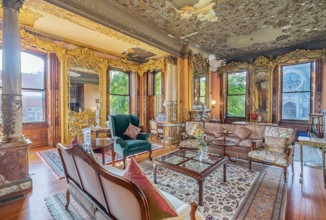 victorian style home interior Stock Photo - Alamy, image size:1320x891