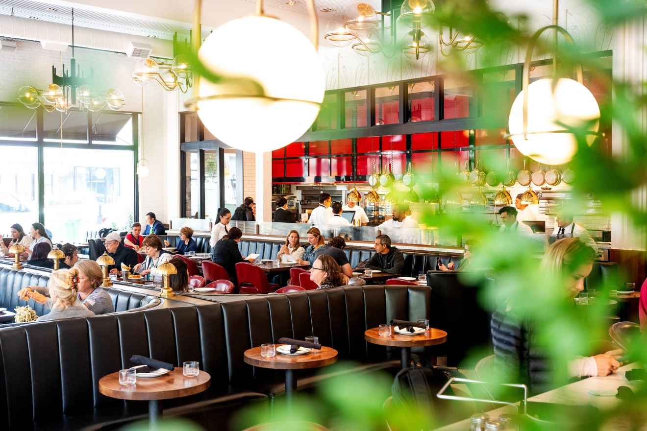 The competition heats up in Manhattan Beach where Tyler Florence challenges  five food trucks to impress a trio of secret foodies with three courses of  international dishes! #GreatFoodTruckRace is all-new NEXT at, image size:1320x880