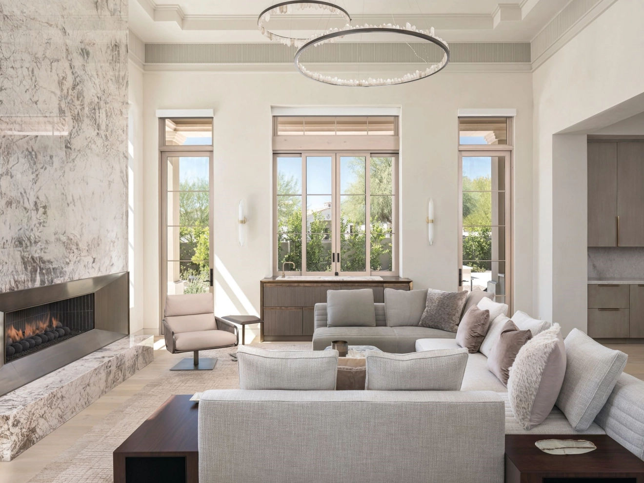 Natural Interiors McArdle， Ann Midcentury Farmhouse — Ann McCulloch Studio