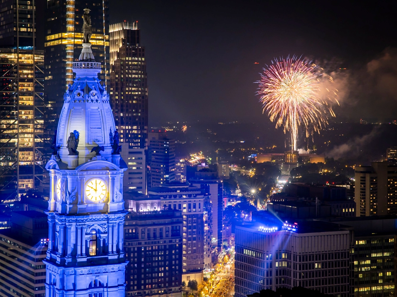 197597590_Nightime_View__Skyline__Red_White_Blue_Fireworks__Close-Up_3600x2400__1__0AHEZ