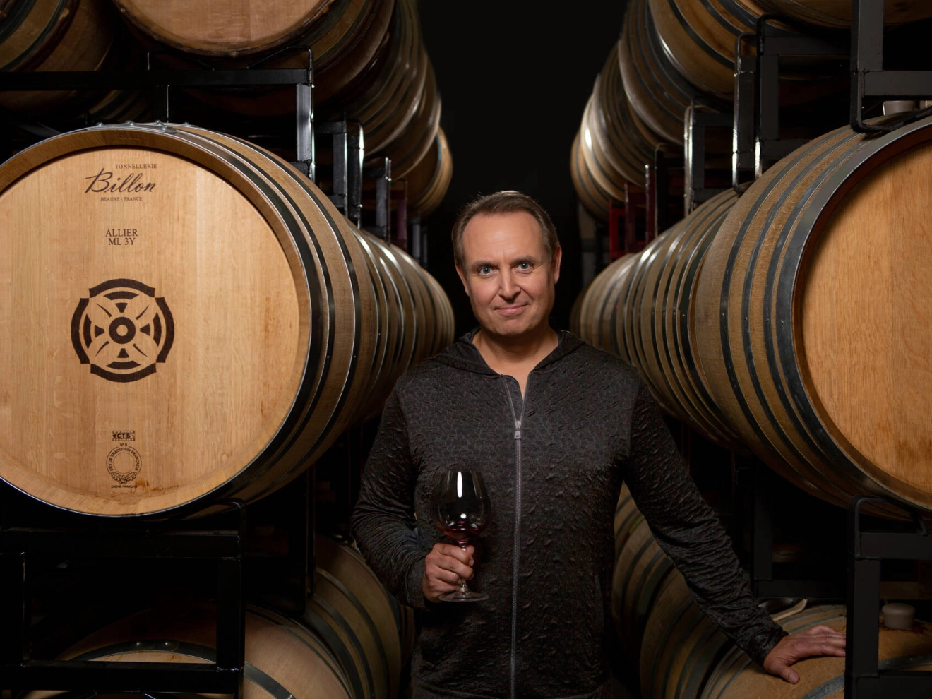 XANDER ZHOU マリアーノ　マーティンローズ　ロエベ　ポーカーズ From Apple to Winemaking: Xander Soren's Pinot Noir Journey