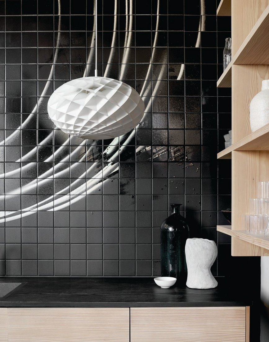 The Patera Oval pendant’s ellipsoid shape is ideal for placement above dining tables and kitchen islands PHOTO COURTESY OF LOUIS POULSEN