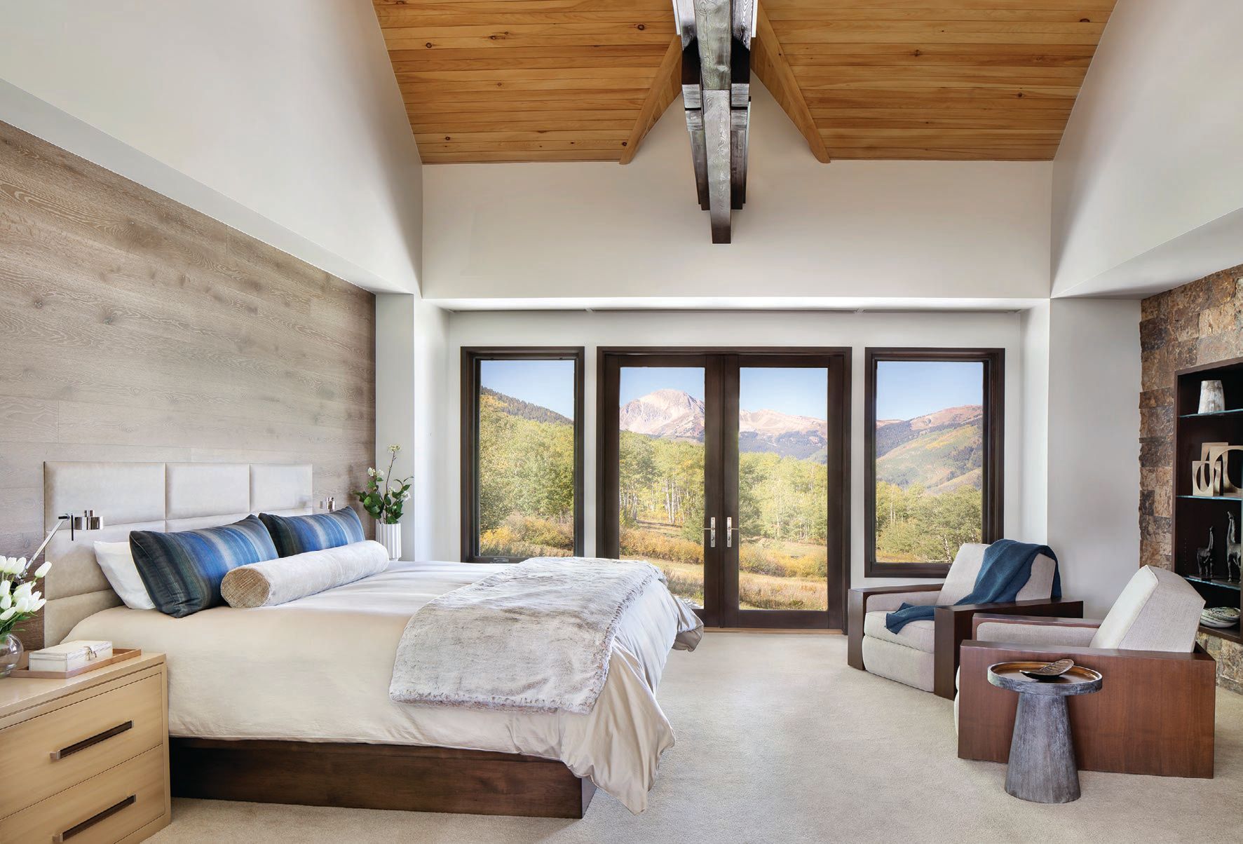 Luxury Aspen Estates: Seamless Indoor-Outdoor Living