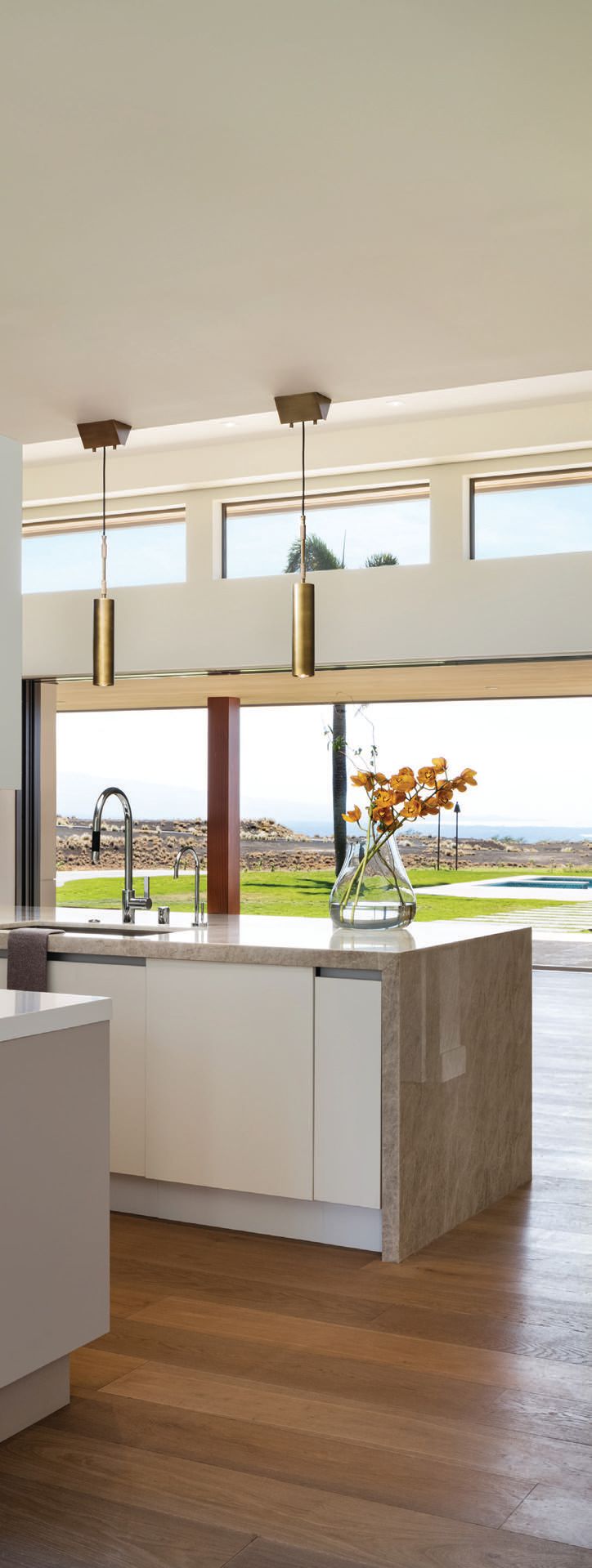 Window and door sizing was maximized to fully enjoy the expansive view of the ocean. Photographed by Ethan Tweedie