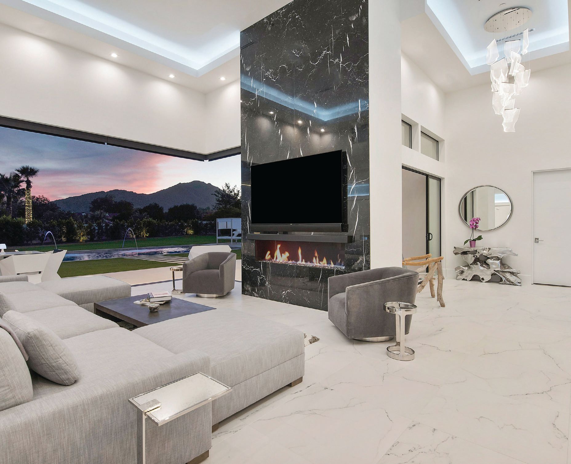 Luxury Modern Home in Paradise Valley: Design & Details