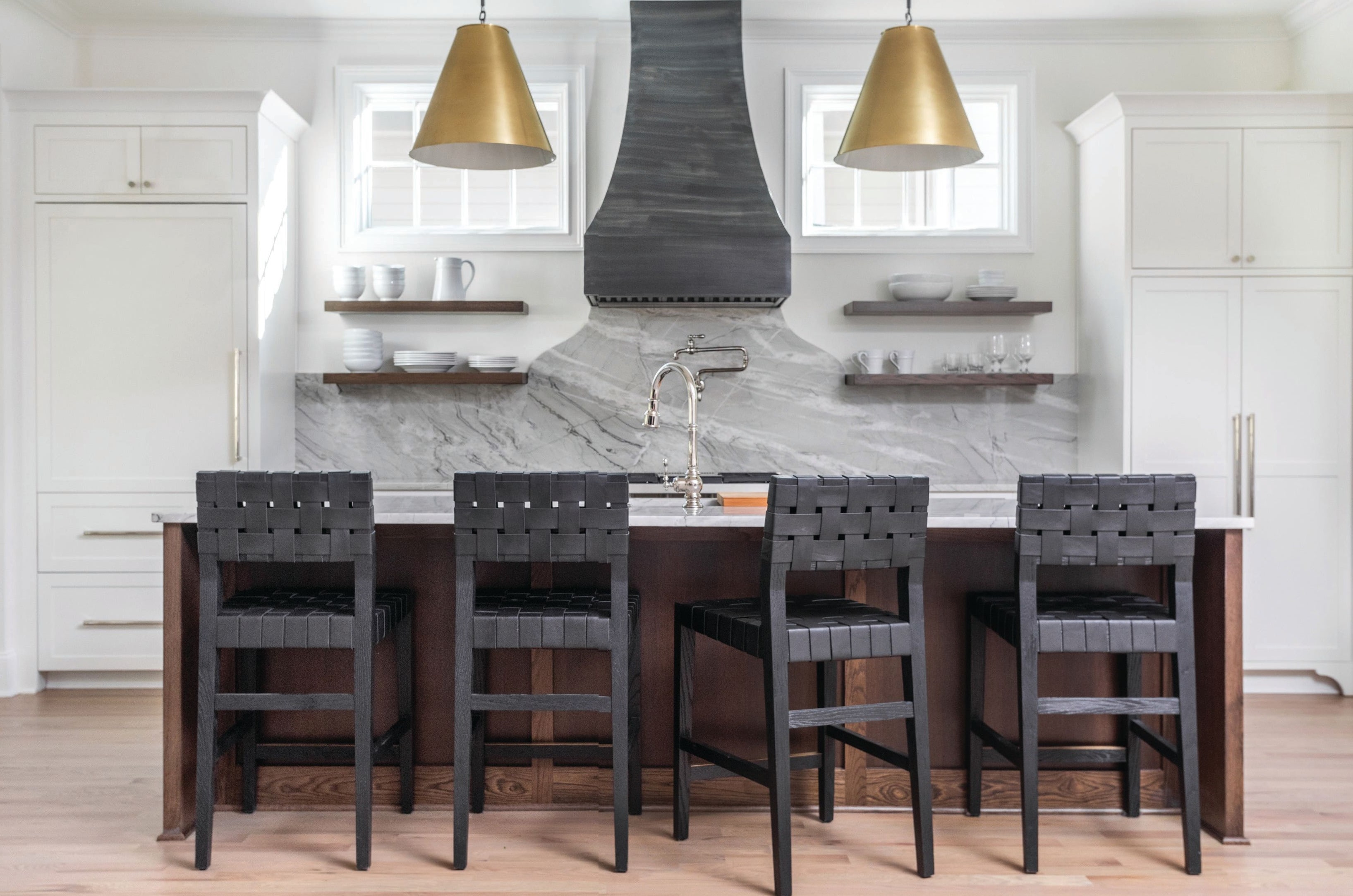 Meredith Petty creates the perfect Brookhaven home for entertaining, both indoors and out.