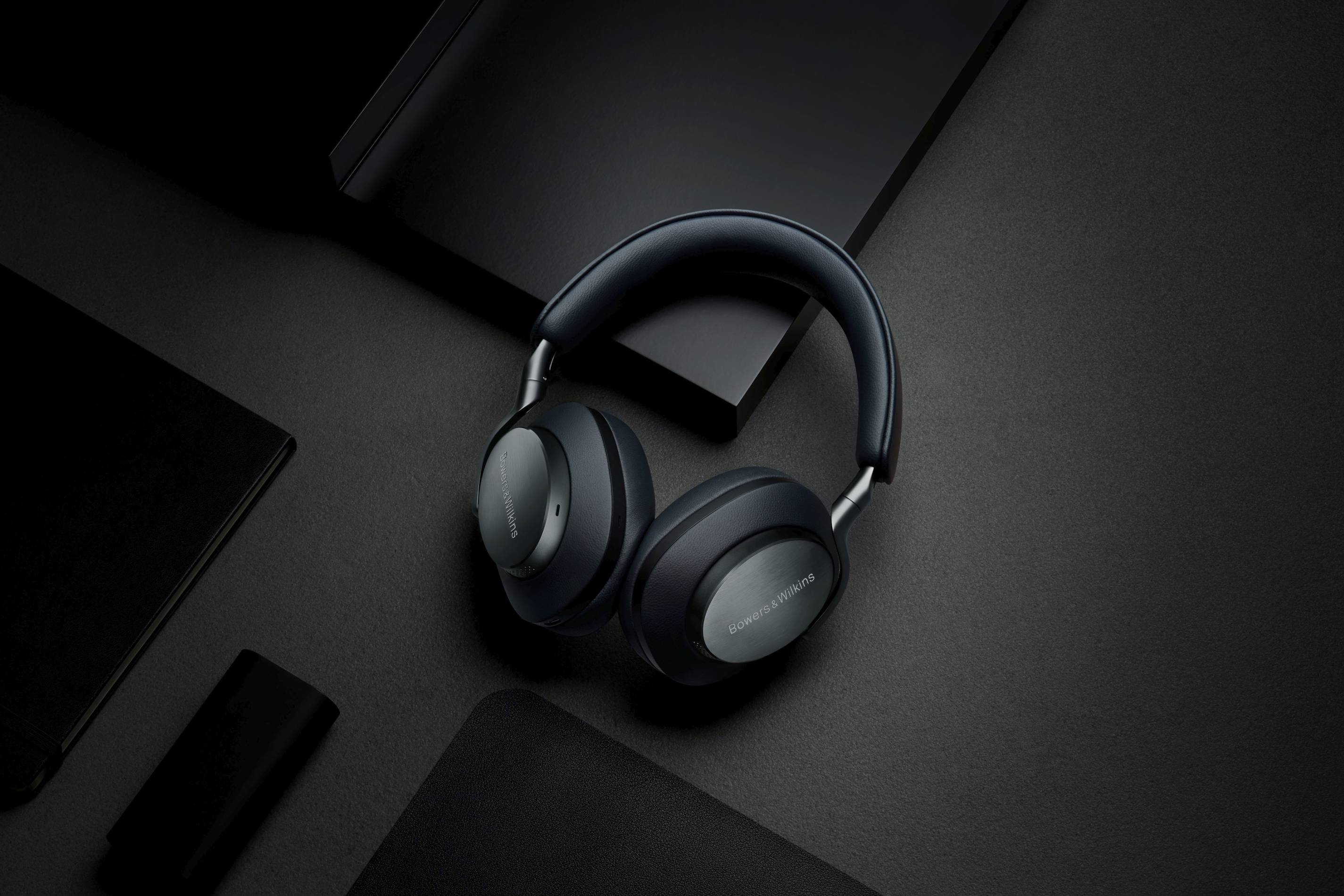 Bowers & Wilkins Px8 007 Edition: Celebrate Bond Music